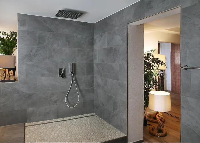 Private Lux With Whirlpool And Sauna In