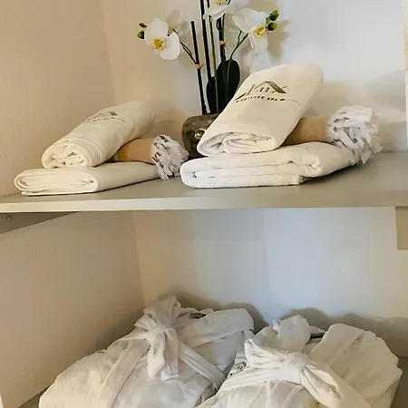 Private Lux With Whirlpool And Sauna In