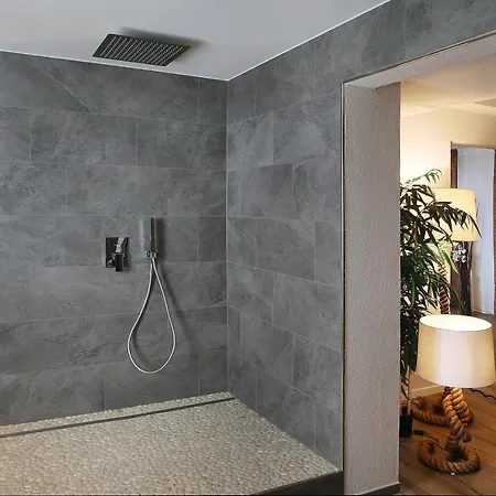 Private Lux With Whirlpool And Sauna In